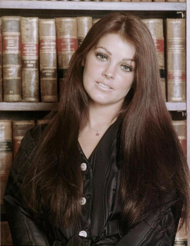 拉·普雷斯利猫王的养成芭比娃娃新葡京小歌迷嫁给偶像巨星普莉希(图5)