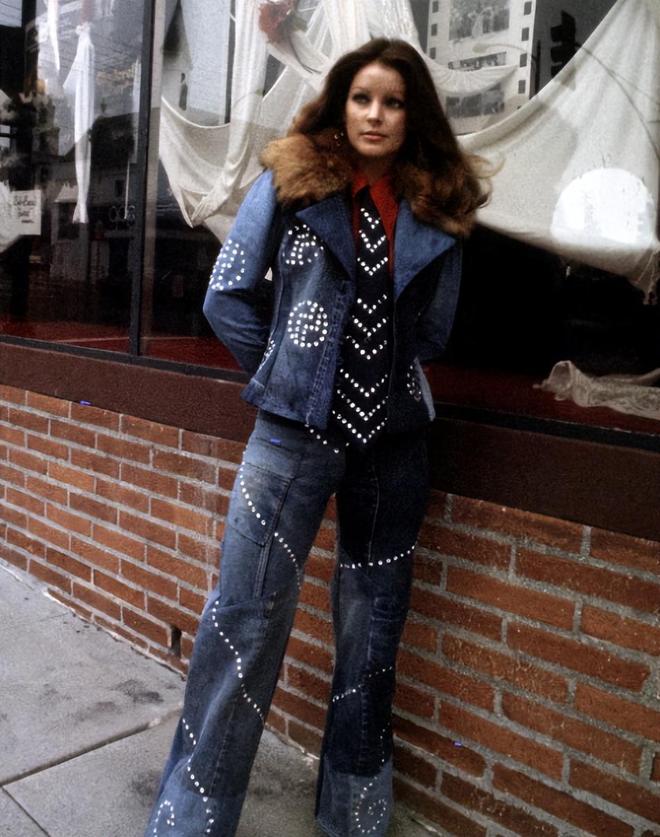 拉·普雷斯利猫王的养成芭比娃娃新葡京小歌迷嫁给偶像巨星普莉希(图22)