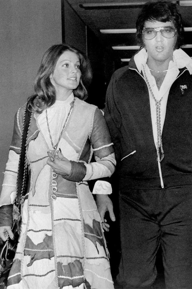 拉·普雷斯利猫王的养成芭比娃娃新葡京小歌迷嫁给偶像巨星普莉希(图31)