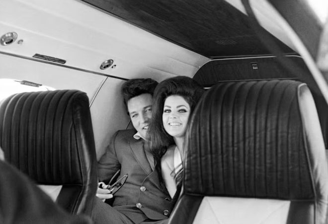 拉·普雷斯利猫王的养成芭比娃娃新葡京小歌迷嫁给偶像巨星普莉希(图32)